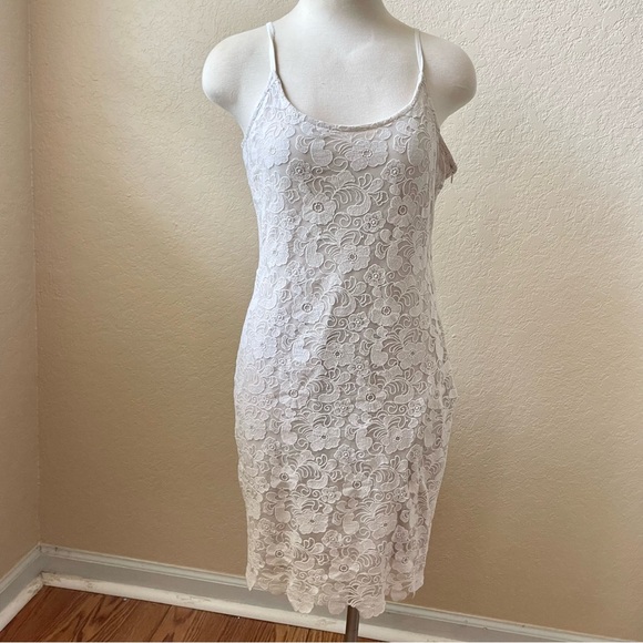 Off-White Lace Spaghetti Strap Dress
En-Crème - Picture 1 of 6